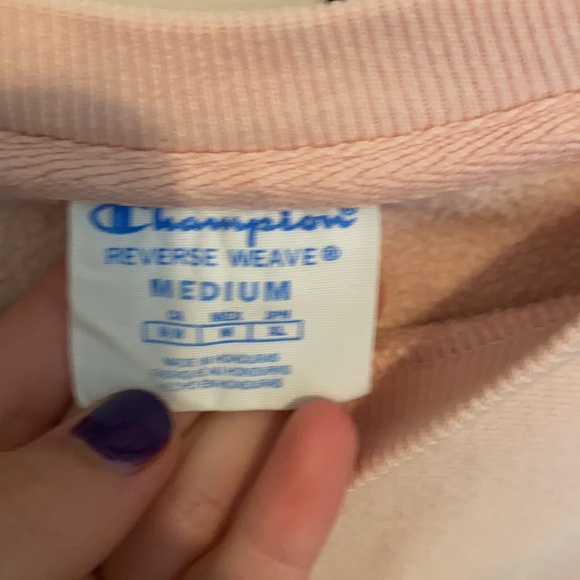 Baby pink urban outfitters champion crew neck - Picture 2 of 3